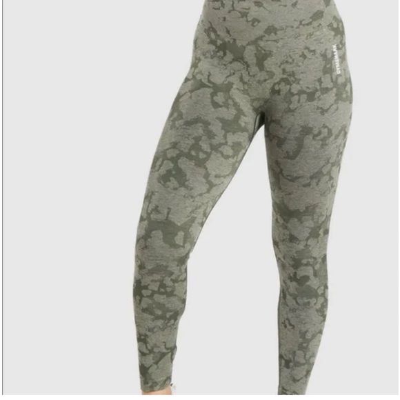 GYMSHARK ADAPT CAMO SEAMLESS BOOTY SCRUNCH LEGGINGS GREEN - Picture 2 of 11